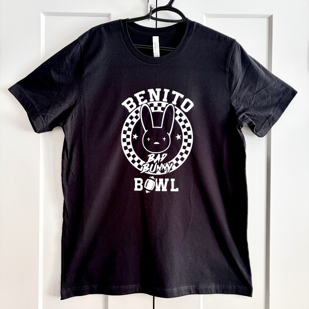 Bad Bunny, T-Shirt, Benito Bowl, Bad Bunny Super Bowl, Football, T-Shirt, L, NEW